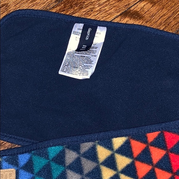 Gap Boys Reversible Fleece Scarf. Perfect! - Picture 4 of 5
